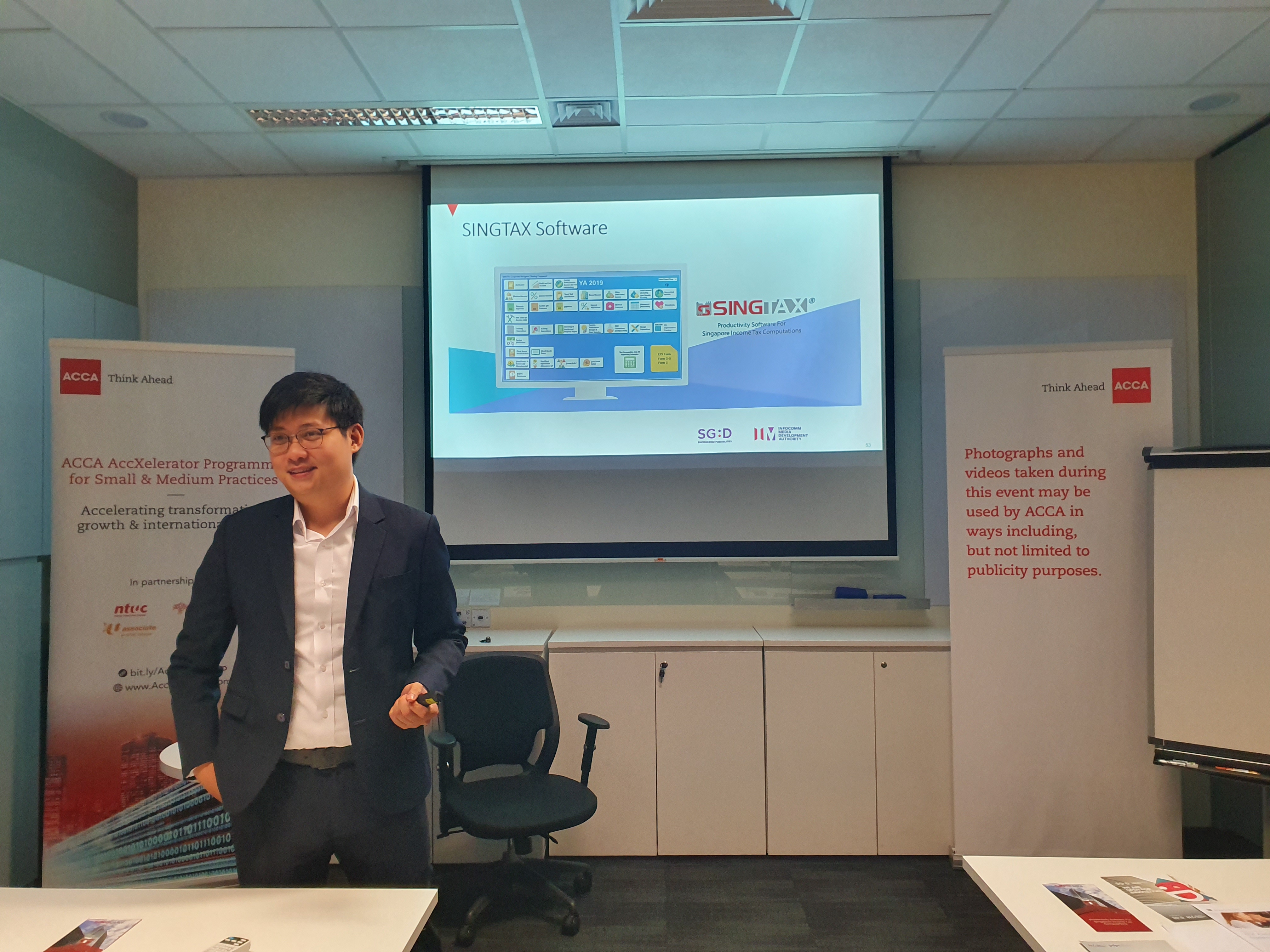 Jeremy Tan presenting SINGTAX at ACCA AccXelerator Programme for Small & Medium Practices (SMPs)